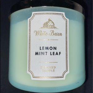 White Barn / Bath and Body Works Candle